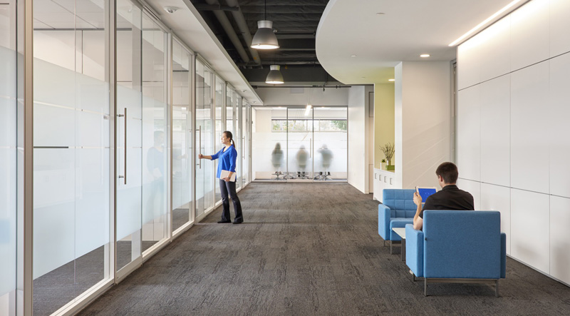 國外辦公室裝修實(shí)景效果圖