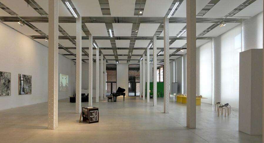 廠(chǎng)房裝修車(chē)間水泥地坪起灰是什么原因?如何處理?